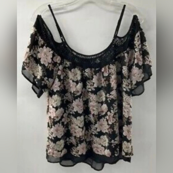 Rue21 Tops - Floral, Lace, Cold Shoulder Top. Size LG